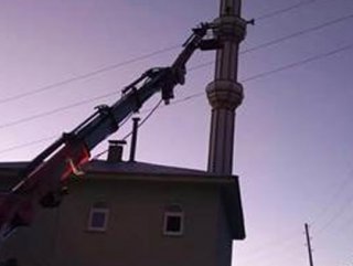 Hoparlörü onarmak için minareye çıkan imam kalp krizi geçirdi