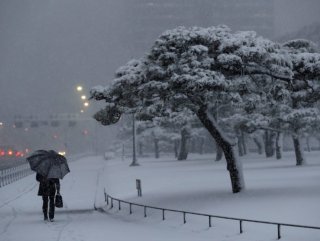 Japonya’da kar fırtınası trafiği felç etti