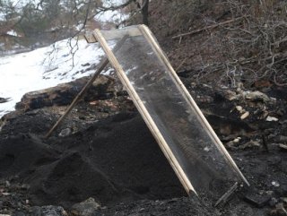 Kastamonu’da kayıp ailenin yanan evi arandı