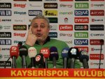 Kayserispor’un hocası maç sonu çıldırdı