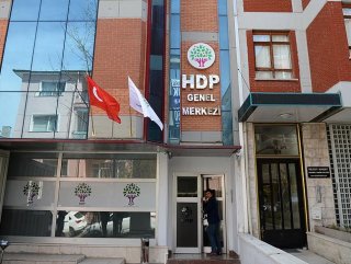 Kirayı almak için geldiği HDP Genel Merkezi’nde dövüldü
