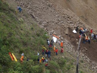 Kolombiya’da otobüs heyelan altında kaldı: 13 ölü