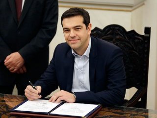 Krizdeki Yunanistan&rsquo;ın kredi notunu yükseltildi