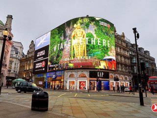 Londra’da Piccadilly Meydanı’nı süsleyen THY reklamı