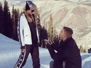 Paris Hilton’a sevgilisinden evlenme teklifi