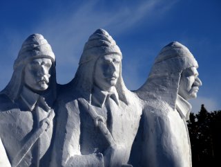 Sarıkamış şehitleri için kardan heykeller yapıldı