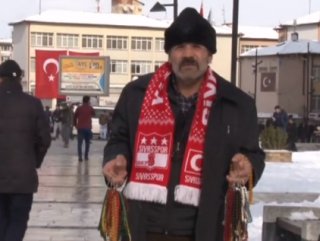 Seyyar satıcı bir günlük kazancını Mehmetçik’e bağışladı