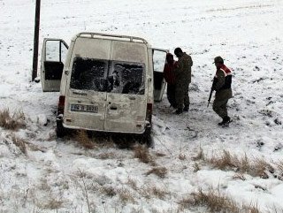 Sivas’ta kaza yapan minibüsten 51 kaçak göçmen çıktı