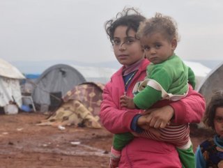 Suriyeliler Esed ve DEAŞ’ın saldırılarından kaçıyor