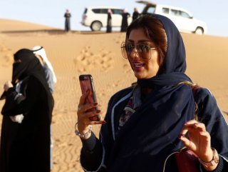 Suudi Arabistan’a kadınlar yalnız başına girebilecek