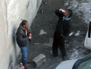 Taksim’de bir evi mesken tutan tinerciler gözaltına alındı