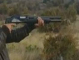 Tüfeğini kontrol eden avcı arkadaşını vurdu