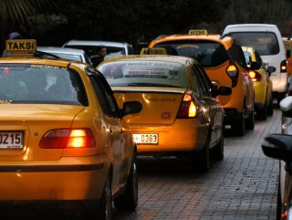 Vahşice öldürülen taksici konvoyla uğurlandı