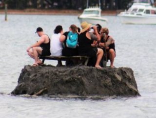 Yeni Zelanda’da sahilde alkol yasağına ’adacıklı’ çözüm