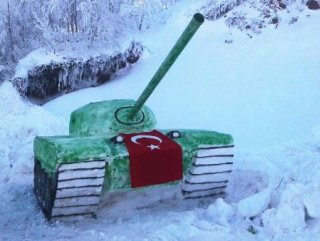 Zeytin Dalı Harekatı’na destek için kardan tank yaptılar