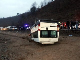 Zonguldak’ta işçi servisi devrildi: 19 yaralı