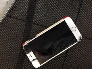 Zürih Apple Store’da panik: iPhone bataryası patladı