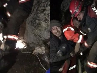 Şanlıurfa’da kayalıklara sıkışan köpek kurtarıldı
