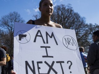 ABD’de öğrencilerden bireysel silahlanma protestosu