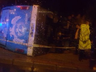 Antalya’da askerleri taşıyan minibüs devrildi