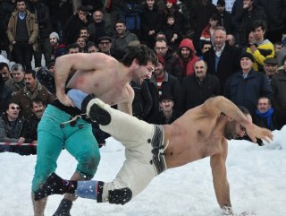 Artvin’de 23. Uluslararası Kar Üstü Karakucak Güreşleri