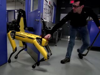 Boston Dynamics’in robotu engellere rağmen kapıdan çıktı