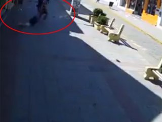 Brezilya’da hırsız kadını metrelerce sürükledi