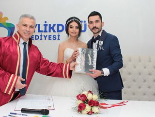CHP’li belediyenin yeni evlenenlere hediyesi: Nutuk