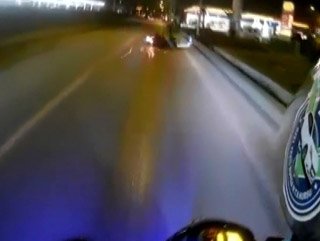 Dökülen mazotla kayan motosikletliler ölümden döndü