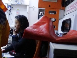 Genç kız sinir krizi geçirdi evi yaktı