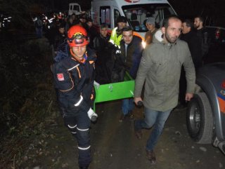 Karabük’te işçileri taşıyan kamyon devrildi: 2 ölü 12 yaralı