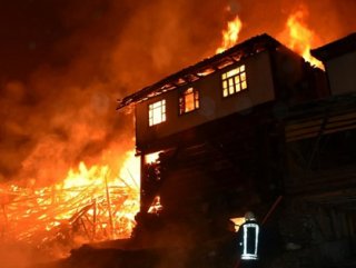 Kastamonu’da 8 ev yandı, 1 kişi hayatını kaybetti