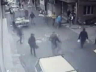 Kağıthane’de sokak ortasında güpegündüz silahlı çatışma