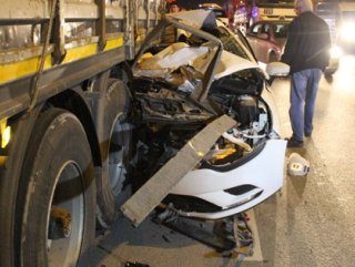 Konya’da bir otomobil tıra arkadan çarptı: 4 yaralı