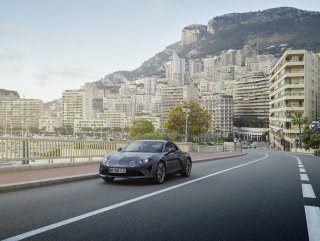 Renault’dan spor araç tutkunlarına iki yeni seçenek