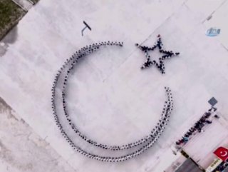 Öğrencilerden Afrin’deki Mehmetçik’e ay yıldızlı destek