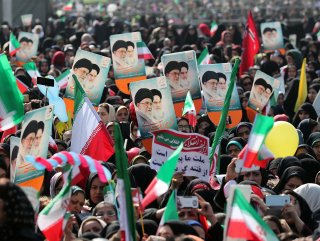 İran’da referandum çağrısı