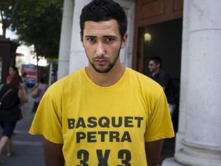İspanya’da terörü öven şarkıcıya 3,5 yıl hapis cezası
