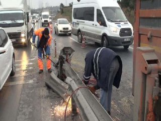 İstanbul’da servis aracı bariyerlere çarptı: 10 yaralı