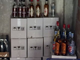 İzmir ve Antalya’da 479 bin 803 şişe sahte içki yakalandı