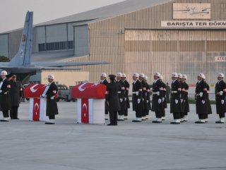 İzmir’de uçak kazası şehitleri için tören yapıldı