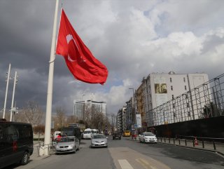 AKM önündeki büyük Türk bayrağı değiştirildi