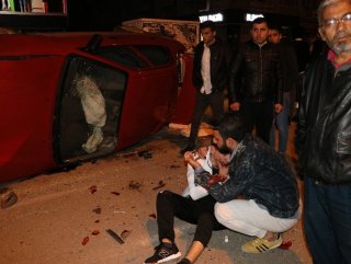 Adana’da takla atan otomobil polis aracına çaparak durdu