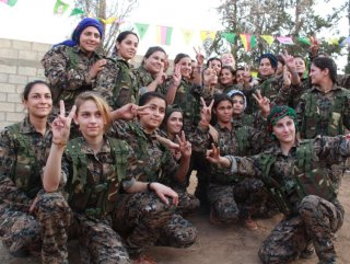 Afrin’e gelirken poz veren YPG’li kadın teröristler öldürüldü