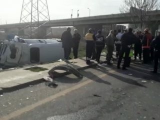 Ankara’da yolcu minibüsü kaza yaptı: 15 yaralı