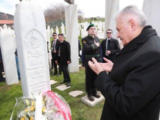 Başbakan Yıldırım Saraybosna’daki şehitliği ziyaret etti