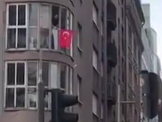 Berlin’de PKK’lıları protesto eden ailenin evine saldırı