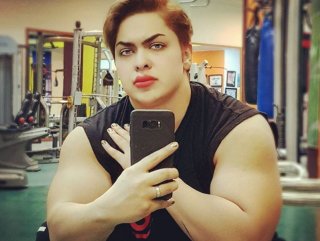Hayatını spora adayan İranlı kadın vücut geliştirmeni