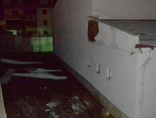 Karabük’te okulun çatısı uçtu