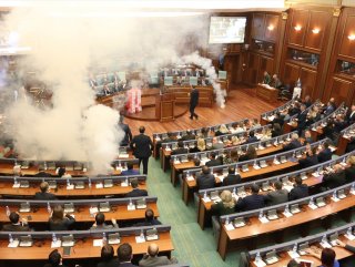 Kosova Meclisi’ne yine gaz atıldı